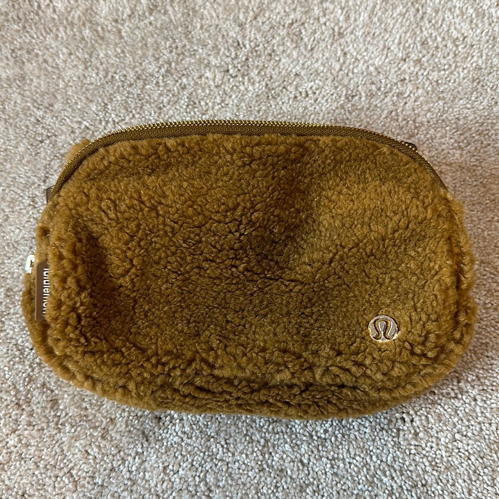 Lululemon Everywhere Belt Bag ( FLEECE)